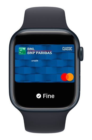 Apple watch con schermata su carta di credito BNL Classic per pagamento con Apple Pay Apple watch con schermata su carta di credito BNL Classic per pagamento con Apple Pay